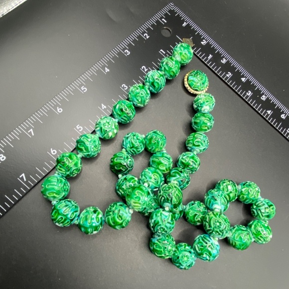 Vintage Hong Kong Vintage Green Acrylic Textured Beads Covered Gold Tone Slider - Picture 7 of 10